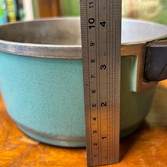 Set of 2 vintage torquoise/ teal Club cast aluminum cookware - Picture 9 of 15